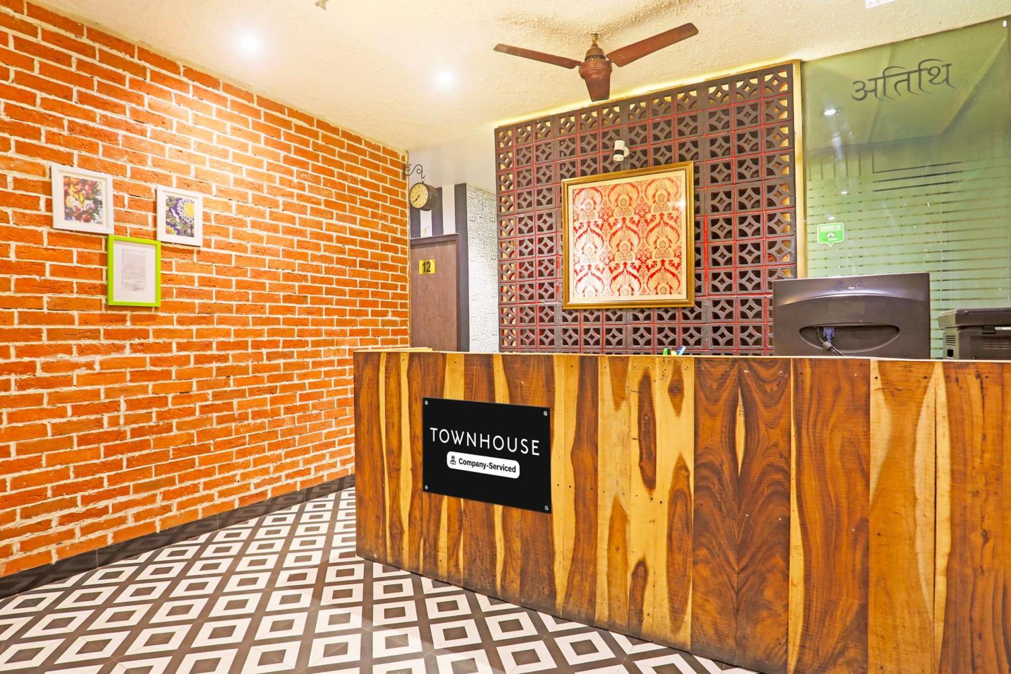 Super Townhouse Cantonment Varanasi Formerly Sarin Inn Exterior photo