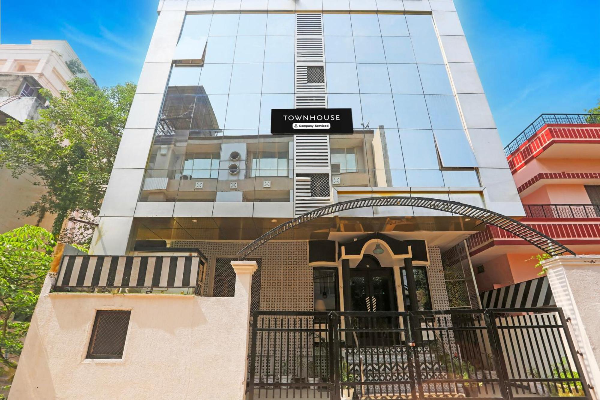 Super Townhouse Cantonment Varanasi Formerly Sarin Inn Exterior photo