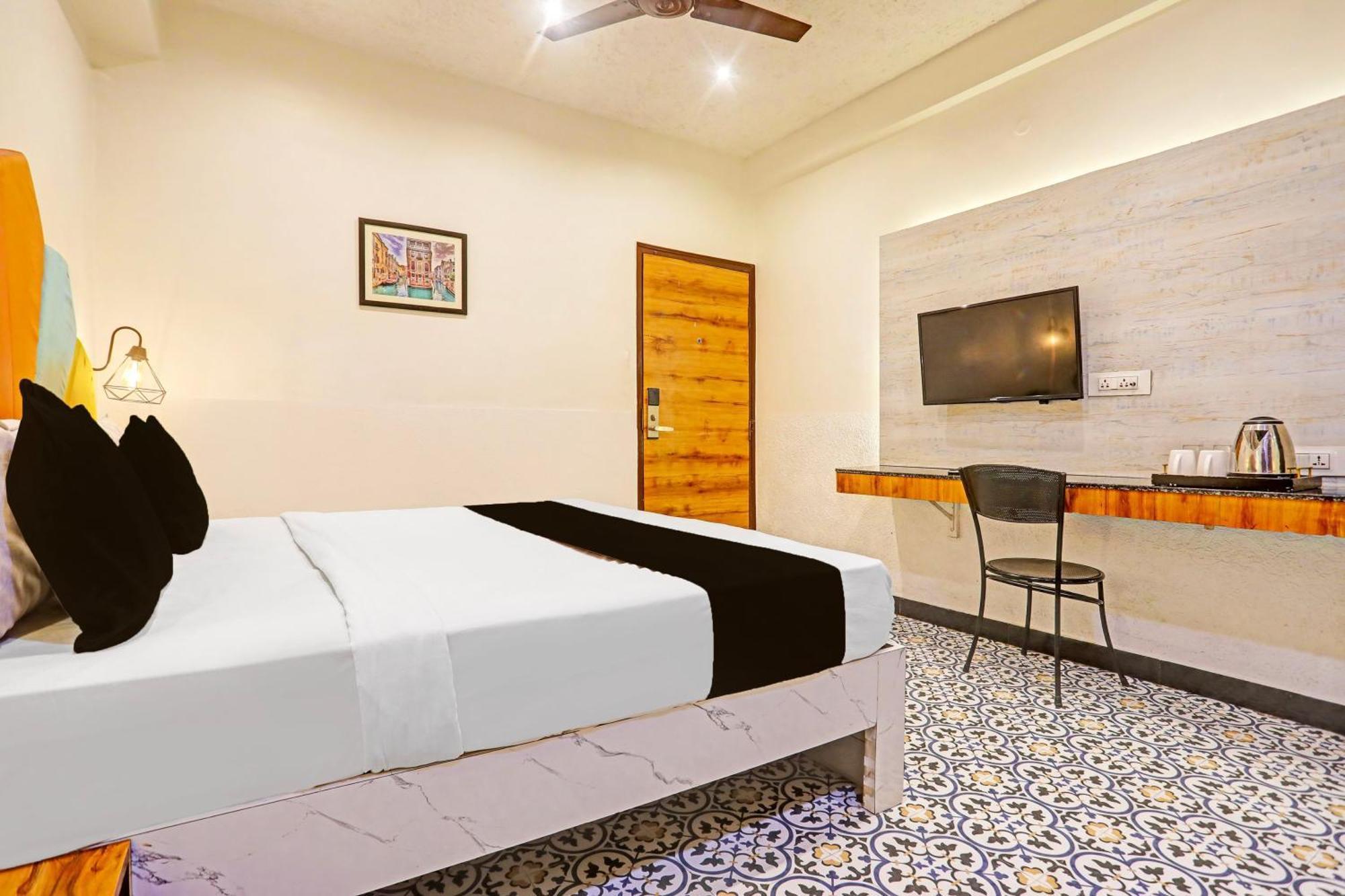 Super Townhouse Cantonment Varanasi Formerly Sarin Inn Exterior photo
